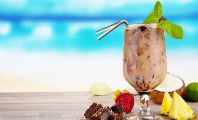 海边的清凉诱惑 奶昔冷饮的视觉盛宴